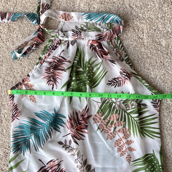 🌟 SHEIN | Leaf Print Halter Top - Picture 2 of 8